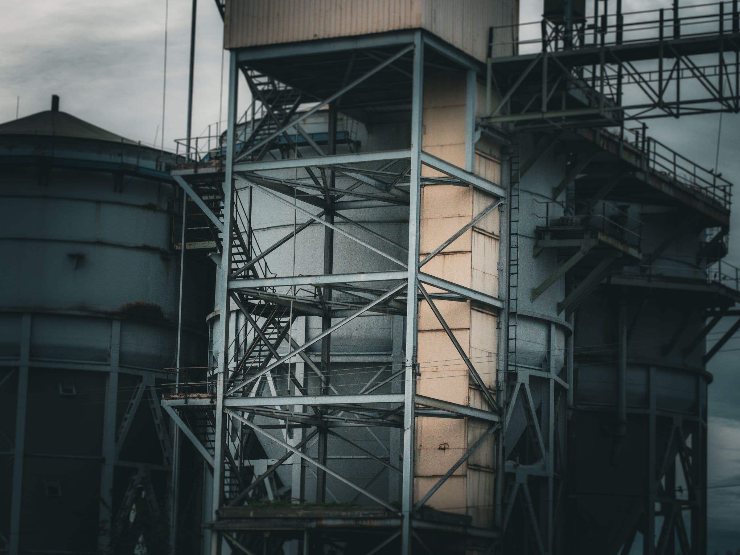 Industrial plant structures with fresh protective coatings